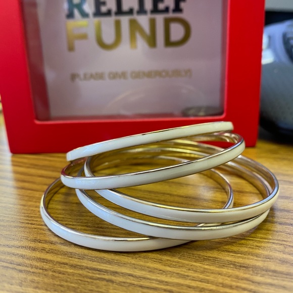 White and gold summer bangles - Picture 2 of 2